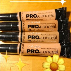 Meet your Posher, Claudia